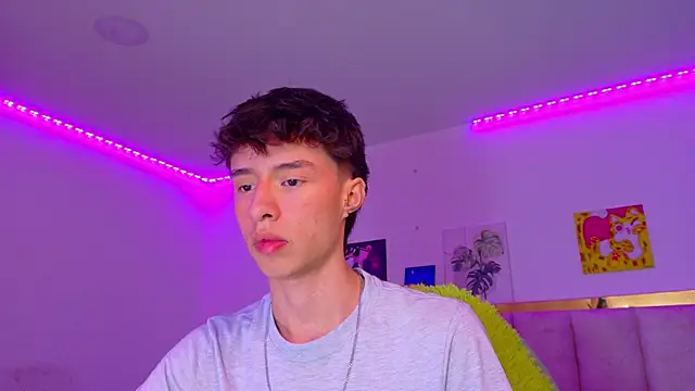 Juanmres online show from August 5, 2026, 10:26 pm