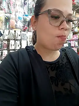 Vale Saenzz online show from March 10, 2026, 5:06 pm