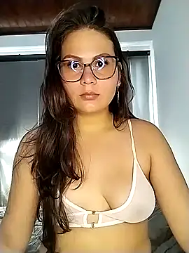 Vale Saenzz online show from February 6, 2025, 7:07 pm