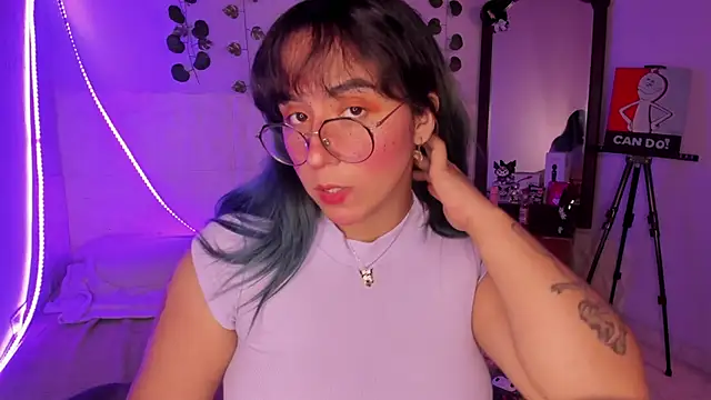 Snapshot of Ludovica6669 chatting on February 23, 2025, 12:19 am Ludovica6669 online show from February 23, 2025, 12:19 am