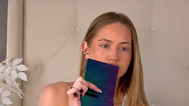 Snapshot of ur_wet_dreams chatting on March 2, 2026, 4:24 am ur wet dreams online show from March 2, 2026, 4:24 am