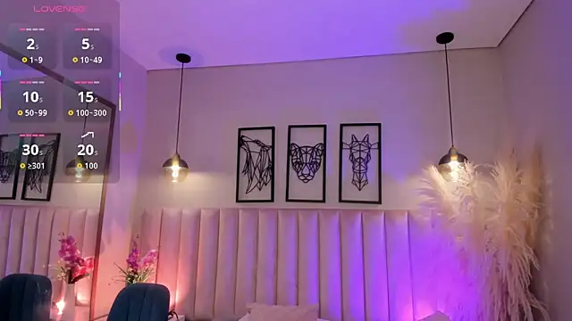 Zoe Banks  online show from September 29, 2025, 12:44 pm