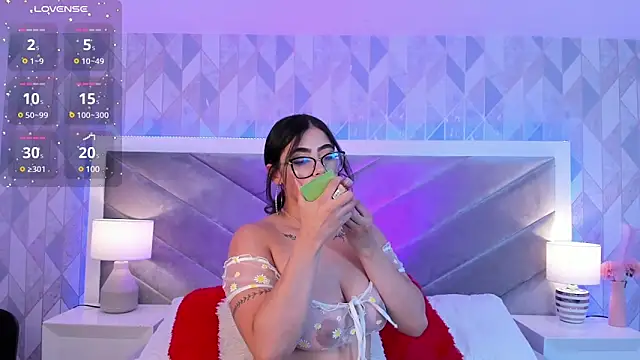 Zoe Banks  online show from February 19, 2025, 3:28 am