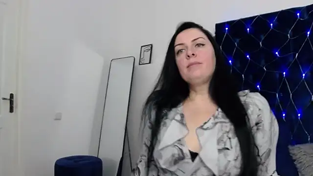 Snapshot of JacquelineElle chatting on February 10, 2025, 6:35 pm JacquelineElle online show from February 10, 2025, 6:35 pm