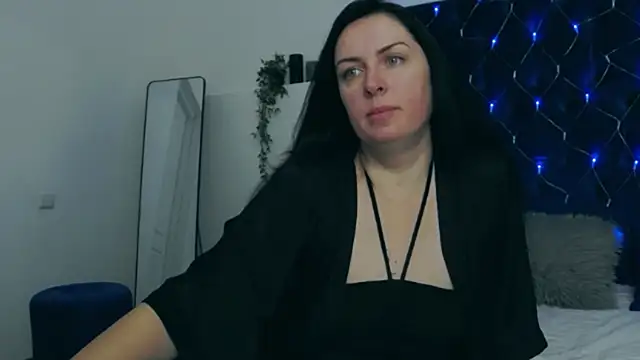 Snapshot of JacquelineElle chatting on March 2, 2025, 6:35 pm JacquelineElle online show from March 2, 2025, 6:35 pm