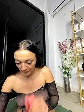 RaisaSalvi online show from December 17, 2025, 2:00 pm