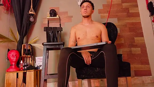 Snapshot of AngeloColleen chatting on December 19, 2025, 9:06 pm AngeloColleen online show from December 19, 2025, 9:06 pm