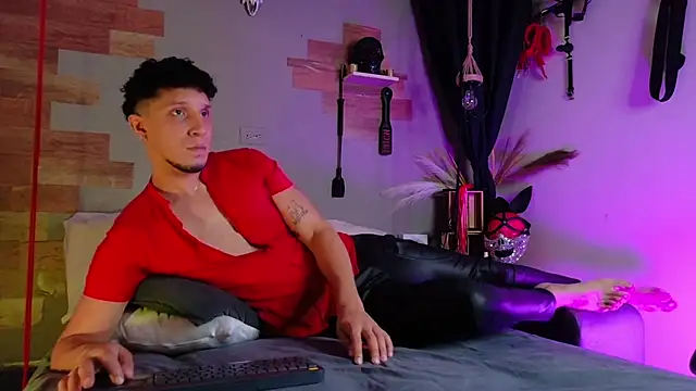 Snapshot of AngeloColleen chatting on November 29, 2025, 8:42 pm AngeloColleen online show from November 29, 2025, 8:42 pm