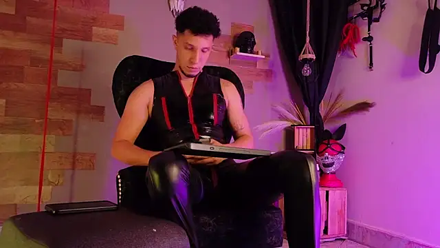 Snapshot of AngeloColleen chatting on November 30, 2025, 6:41 pm AngeloColleen online show from November 30, 2025, 6:41 pm