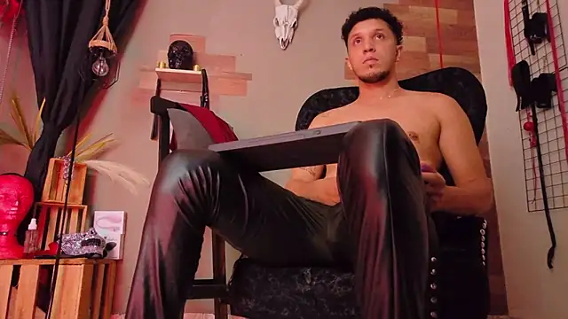 Snapshot of AngeloColleen chatting on December 21, 2025, 6:20 pm AngeloColleen online show from December 21, 2025, 6:20 pm