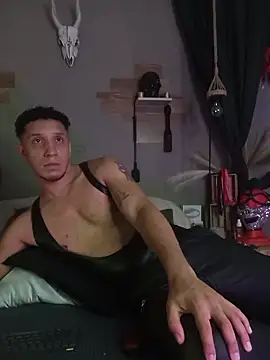 Snapshot of AngeloColleen chatting on December 5, 2025, 5:33 pm AngeloColleen online show from December 5, 2025, 5:33 pm