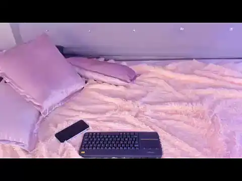 Snapshot of Kei_Oliver chatting on February 14, 2025, 6:19 pm Kei Oliver online show from February 14, 2025, 6:19 pm