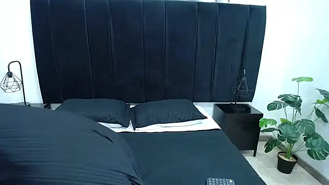 CamiilaReyes online show from January 13, 2026, 4:11 pm