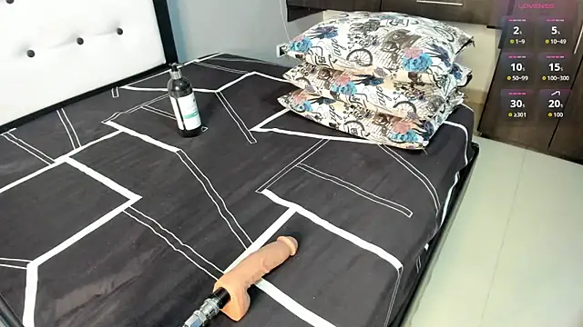 Snapshot of AlexxaSmall chatting on November 7, 2025, 3:00 am AlexxaSmall online show from November 7, 2025, 3:00 am