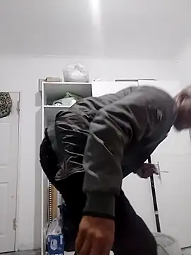 diablok1705 online show from December 2, 2025, 12:11 am