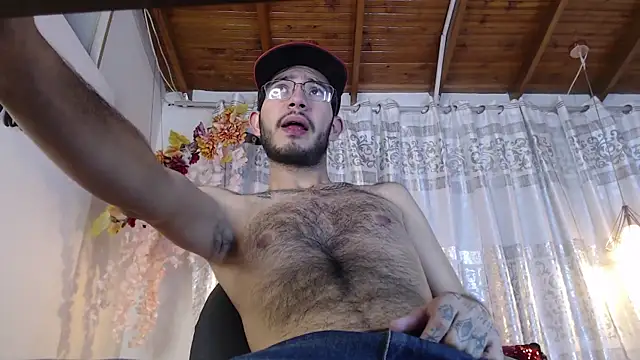 El PaisitaHotXL online show from March 10, 2025, 4:57 pm