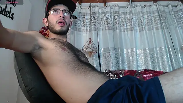 El PaisitaHotXL online show from March 6, 2025, 7:32 pm