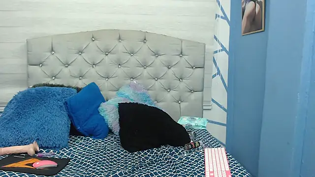 valeria  rouse online show from February 24, 2025, 4:36 pm