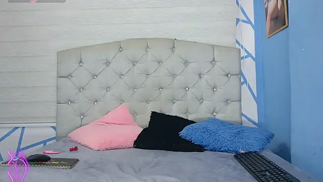 valeria  rouse online show from November 6, 2025, 9:30 pm