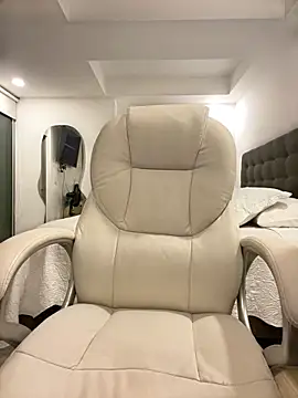 sofiaxox online show from February 25, 2026, 11:48 pm