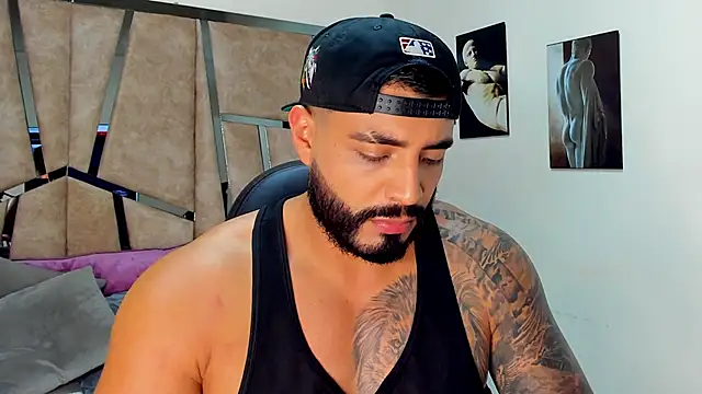 LeandroRusso online show from March 7, 2025, 8:00 pm