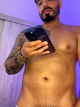 LeandroRusso online show from November 10, 2025, 6:46 pm