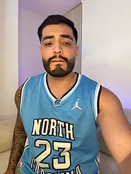 LeandroRusso online show from October 2, 2025, 6:11 pm