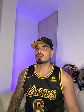 LeandroRusso online show from November 3, 2025, 11:08 pm