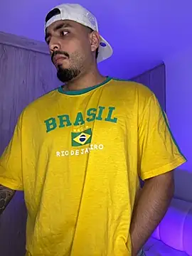 LeandroRusso online show from September 9, 2025, 2:43 am