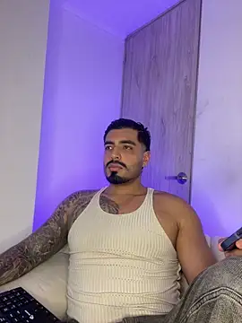 LeandroRusso online show from November 5, 2025, 10:13 pm