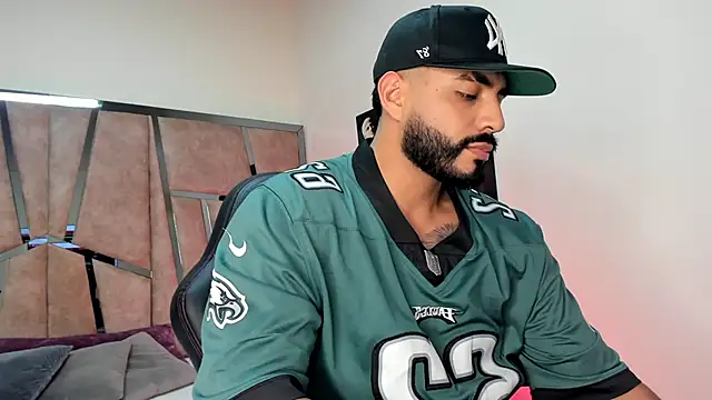 LeandroRusso online show from February 20, 2025, 8:03 pm