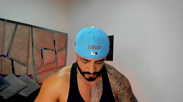 LeandroRusso online show from March 6, 2025, 8:48 pm