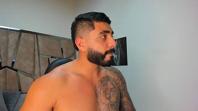 LeandroRusso online show from February 25, 2025, 11:04 pm