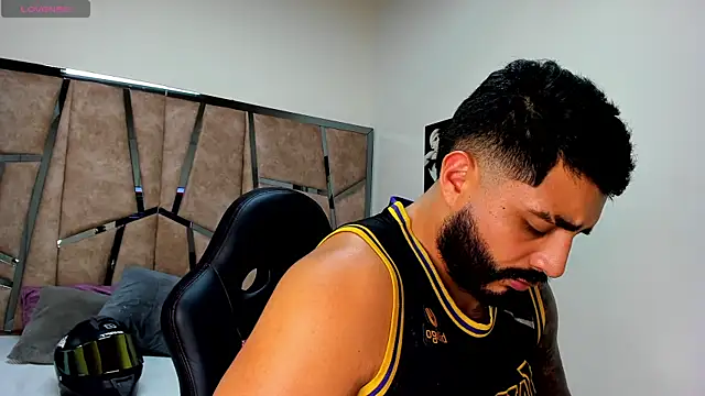 LeandroRusso online show from March 12, 2025, 3:57 am