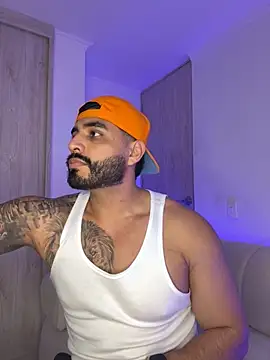 LeandroRusso online show from October 1, 2025, 3:11 am