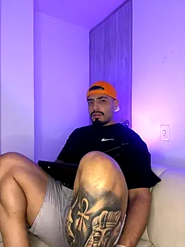 LeandroRusso online show from September 10, 2025, 2:21 am