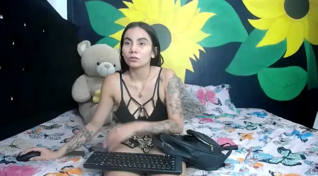 Snapshot of jade_scarlet chatting on February 10, 2025, 8:42 pm jade scarlet online show from February 10, 2025, 8:42 pm