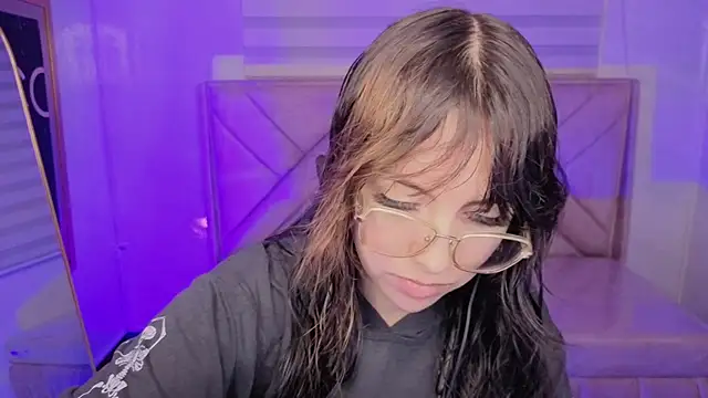 Hela v online show from June 13, 2026, 1:09 pm