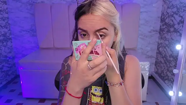 Hela v online show from October 16, 2025, 11:40 am