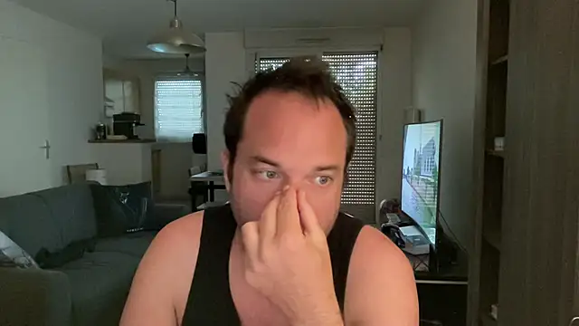 Snapshot of Funnyjul31 chatting on May 17, 2026, 2:28 pm Funnyjul31 online show from May 17, 2026, 2:28 pm