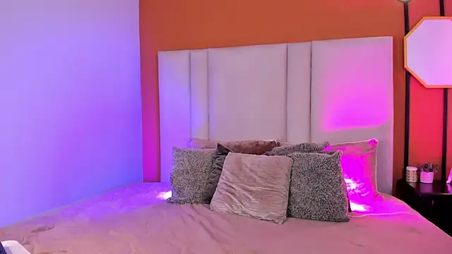 nina  dixon online show from December 14, 2025, 12:55 pm