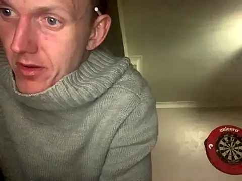 hunkiefend21 online show from December 2, 2025, 4:47 am