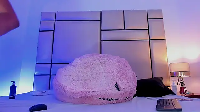 JulianaaHerrera online show from October 23, 2025, 11:20 am