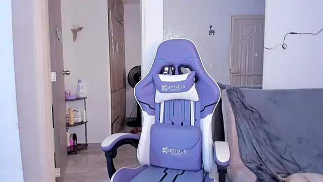 Tatiana250 online show from November 12, 2025, 6:45 pm