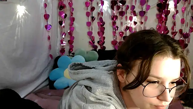 MrsJess online show from April 14, 2026, 2:05 am