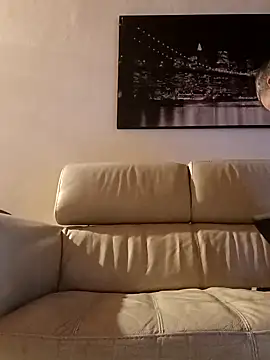 Snapshot of Pourleplasirs chatting on February 3, 2025, 12:04 am Pourleplasirs online show from February 3, 2025, 12:04 am