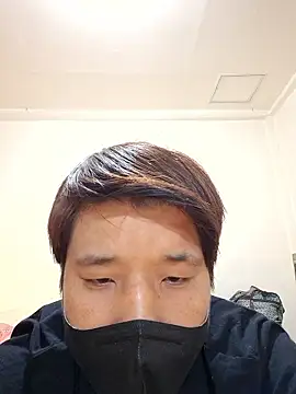 Snapshot of Tyyyggjju chatting on October 28, 2025, 12:48 pm Tyyyggjju online show from October 28, 2025, 12:48 pm