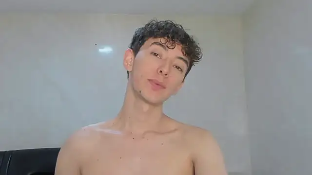 Snapshot of miketwink chatting on November 22, 2025, 12:32 am miketwink online show from November 22, 2025, 12:32 am