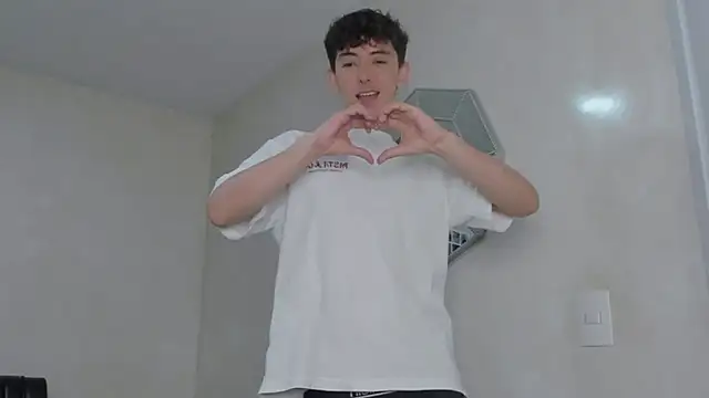 Snapshot of miketwink chatting on November 12, 2025, 8:01 pm miketwink online show from November 12, 2025, 8:01 pm