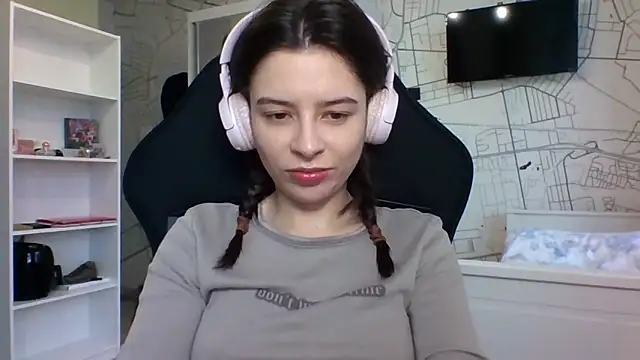 LariceSexy online show from December 2, 2025, 1:13 pm